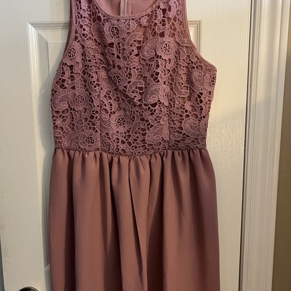 Elegant Pink Lace Dress - Picture 1 of 3